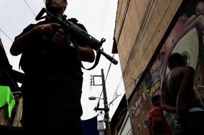  PORTO ALEGRE, RS, BRASIL, 17-01-2018: Denarc realiza operação contra o tráfico de drogas na Vila Planetário. (Foto: Mateus Bruxel / Agência RBS)