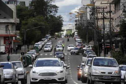  CAXIAS DO SUL, RS, BRASIL, 17/01/2018 - Proprietários de veículos automotores devem ficar atento a data limite para pagamento do IPVA. (Marcelo Casagrande/Agência RBS)