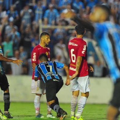  IJUÍ, RS, BRASIL, 17/01/2018 - Jogo São Luiz de Ijuí x Grêmio.Válido pela primeira rodada do Gauchão. (FOTOGRAFO: ANDRÉ ÁVILA / AGENCIA RBS)