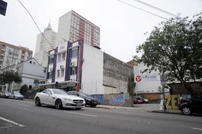  CAXIAS DO SUL, RS, BRASIL, 16/01/2018 - Entrada do estacionamento do Shopping Triches agora é pela rua Garibaldi. (Marcelo Casagrande/Agência RBS)