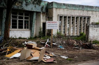  IMBÉ, RS, BRASIL, 18-01-2018. Tradicional ponto de encontro de Imbé, sede da Sapi está abandonada. Virou depósito de lixo clandestino e com  vários focos de água parada. (FOTO: ANDERSON FETTER/AGÊNCIA RBS)Indexador: Anderson Fetter