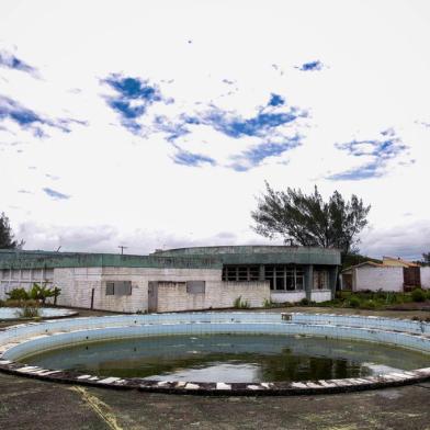  IMBÉ, RS, BRASIL, 18-01-2018. Tradicional ponto de encontro de Imbé, sede da Sapi está abandonada. Virou depósito de lixo clandestino e com  vários focos de água parada. (FOTO: ANDERSON FETTER/AGÊNCIA RBS)Indexador: Anderson Fetter