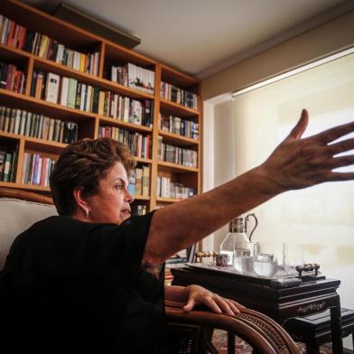  PORTO ALEGRE, RS, BRASIL, 18-01-2018: Entrevista com a ex-presidente do Brasil, Dilma Rousseff, em seu apartamento na zona sul de Porto Alegre (FOTO FÉLIX ZUCCO/AGÊNCIA RBS, Editoria de Notícias).Indexador: Felix Zucco