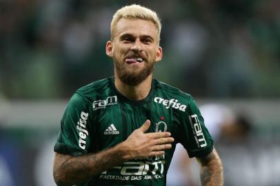 O jogador Lucas Lima, da SE Palmeiras, comemora seu gol contra a equipe do EC Santo André, durante partida vállida pela primeira rodada, do Campeonato Paulista,  na Arena Allianz Parque.