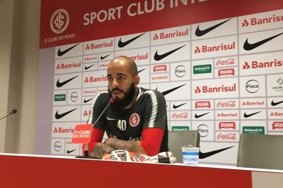 Danilo Fernandes na coletiva do Inter