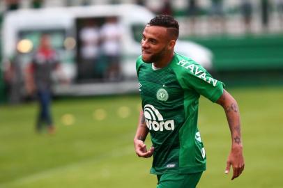  Chapecoense, Santa Catarina, Brasil, Arena Condá 21-01-2018. Chapecoense enfrenta o Inter de Lages pelo Catarinense de Futebol 2018.Guilherme atacante da Chapecoense comemora seu segundo gol frente ao Inter de Lages.Foto Má¡rcio Cunha.Indexador: MARCIO CUNHA/AGÃ¿NCIA ESTADOFotógrafo: MARCIO CUNHA/AGÃ¿NCIA ESTADO