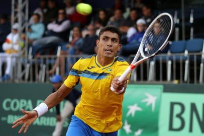 Thiago Monteiro durante confronto da Copa Davis contra o Equador em Ambato. 