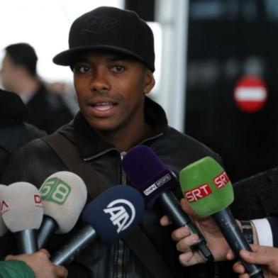 Robinho chega na Turquia para assinar com o Sivasspor