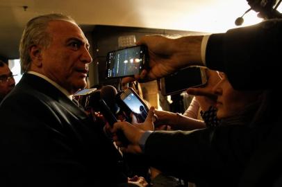  Zurique (Suíça) - O presidente Michel Temer fala à imprensa ao chegar no Park Hyatt Zurique, na Suíça, onde participa em Davos do Fórum Econômico Mundial (Beto Barata/PR)