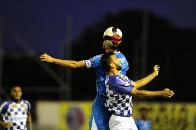 GRAVATAÍ, RS, BRASIL, 01/04/2017.São José e Novo Hamburgo se enfrentam no Estádio Antônio Vieira Ramos, em Gravataí, na partida de ida das quartas de final do Gauchão.Foto: André Ávila/Agência RBS