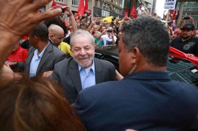  Porto Alegre , SC , Brasil 23/01/2018. Política: Marcha em favor do ex presidente Lula  que será julgado amanhã em no TRF 4 em Porto Alegre.Lula chega em POA