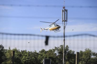  PORTO ALEGRE, RS, BRASIL, 24.01.2018. Ambiental da entrada do TRF4 no dia do julgamento do ex-presidente Luiz Inácio Lula da Silva.Foto: André Ávila/Agência RBSIndexador: Andre Avila