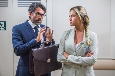 SAMUEL (Eriberto LeÃ£o) CUMPRIMENTA SUZY (Ellen Rocche) e ela grita no hospital que o MARIDO Ã GAY. 