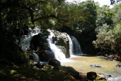 Cachoeira que fica no caminho da Trilha da Lua Cheia, em Giruá (RS), promoção do Caminho das Missões.