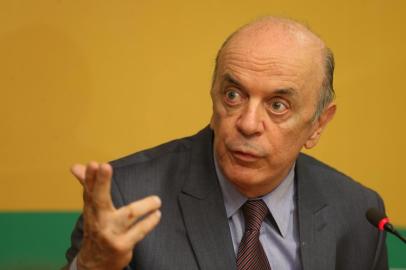 Reunião da Executiva do PSDB discute apoio ao governo. Na foto, o senador tucano José Serra. 