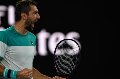 Croatia's Marin Cilic reacts after a point against Spain's Rafael Nadal during their men's singles quarter-finals match on day nine of the Australian Open tennis tournament in Melbourne on January 23, 2018. / AFP PHOTO / Paul Crock / -- IMAGE RESTRICTED TO EDITORIAL USE - STRICTLY NO COMMERCIAL USE --
