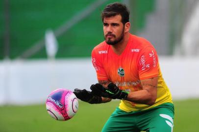  26/01/2018. Treino do Juventude no estádio Alfredo Jaconi. O Ju está disputando o Campeonato Gaúcho 2018. Na foto, goleiro Matheus Cavichioli. (Porthus Junior/Agência RBS)