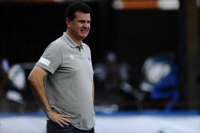  PORTO ALEGRE, RS, BRASIL, 28.01.2018. São José x Grêmio, no Estádio Passo D'Areia, pelo Campeonato Gaúcho 2018. Na foto, o técnico César Bueno.Foto: André Ávila/Agência RBS