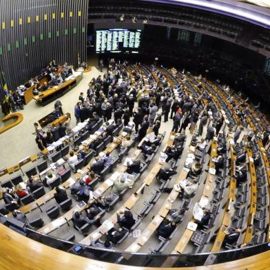  Plenário da Câmara dos Deputados durante sessão conjunta do Congresso Nacional destinada à leitura de expedientes e apreciação dos Vetos Presidenciais. À mesa:senador Romero Jucá (PMDB-PR);presidente do Congresso Nacional, Renan Calheiros (PMDB-AL);secretário-geral da Mesa, Luiz Fernando Bandeira de Mello.Foto: Waldemir Barreto/Agência SenadoLocal: BrasíliaIndexador: Waldemir BarretoFonte: Agência SenadoFotógrafo: w