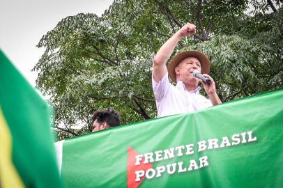 Deputado federal Pepe Vargas (PT) durante ato em apoio ao ex-presidente Lula, em Porto Alegre, no dia do julgamento pelo TRF4. 