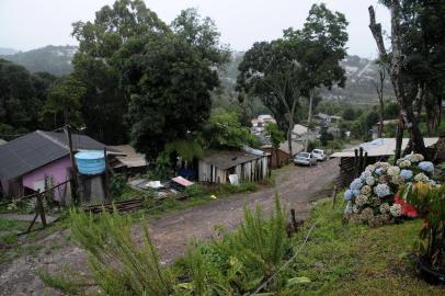  CAXIAS DO SUL, RS, BRASIL, 22/01/2018 - Cerca de 400 famílias do loteamento Vila Verde II devem ser despejados. Moradores perderam ação na Justiça protocolada pelos proprietários do terreno e terão que desocupar área irregular. Sem ter para onde ir, buscam apoio da prefeitura para firmar algum tipo de acordo. (Marcelo Casagrande/Agência RBS)