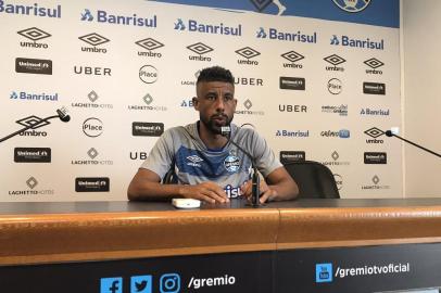 Leonardo Moura, lateral do GRêmio, em entrevista coletiva