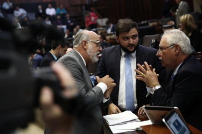  PORTO ALEGRE, RS, BRASIL, 29.01.2018. Votação na Assembleia Legislativa para discutir PECs que dispensam lebiscito para privatização da CEEE, Sulgás e CRM e para adesão ao regime de recuperação fiscal da União.Foto: Carlos Macedo/Agência RBS