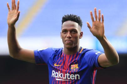 Barcelonas new Colombian defender Yerry Mina holds a press conference in Barcelona on January 13, 2018. / AFP PHOTO / Pau Barrena