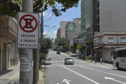 Ampliação das vagas de estacionamento à noite na rua Pinheiro Machado, em Caxias