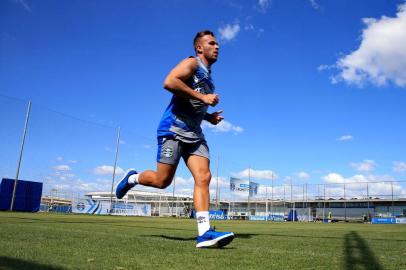  PORTO ALEGRE, RS, BRASIL, 29.01.2018. Treino do Grêmio no CT Luiz Carvalho teve a presença das equipes principal e de transição.Na foto, o volante Arthur.Foto: André Ávila/Agência RBS