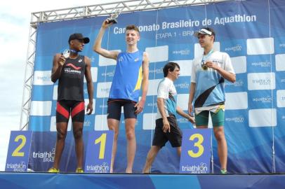  O caxiense Renato Susin fez bonito no primeiro evento do calendário nacional de triatlo. No domingo, na orla da Concha Acústica, em Brasília, ele conquistou o título da primeira etapa do Campeonato Brasileiro de Aquathlon na categoria júnior masculina (16 a 19 anos) e ainda ficou em terceiro lugar na classificação geral.