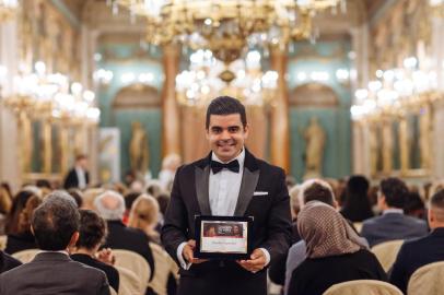 Artista gaúcho Claudio Cupertino recebe o Premio Leonardo Da Vinci em Florença, na Italia.