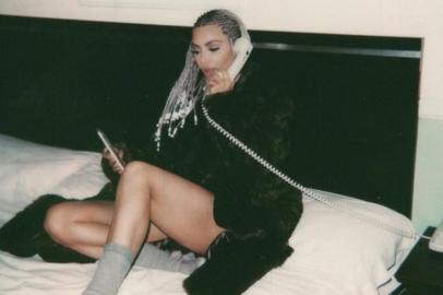 Kim Kardashian levanta polêmica com ensaiuo sensual no Instagram