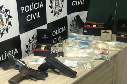 Ação da Polícia Civil apreende joias e 544 pedras de crack em Caxias do Sul