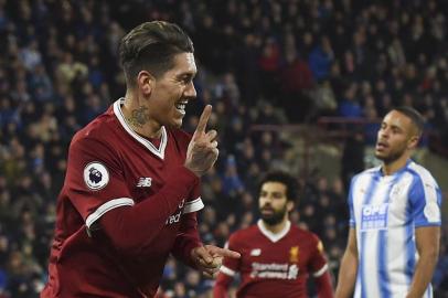 Liverpools Brazilian midfielder Roberto Firmino celebrates scoring their second goal during the English Premier League football match between Huddersfield Town and Liverpool at the John Smiths stadium in Huddersfield, northern England on January 30, 2018. / AFP PHOTO / PAUL ELLIS / RESTRICTED TO EDITORIAL USE. No use with unauthorized audio, video, data, fixture lists, club/league logos or live services. Online in-match use limited to 75 images, no video emulation. No use in betting, games or single club/league/player publications.  / 