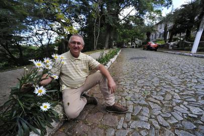  PORTO ALEGRE, RS, BRASIL, 30/01/2018 - Gilberto Pitrofsk morador da rua que cvuida da praça Alim Pedro, vila Iapi. (FOTOGRAFO: RONALDO BERNARDI / AGENCIA RBS)