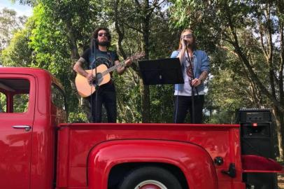 Banda Cave Acústica é atração no Carnavale da Miolo Garden