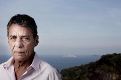 Chico Buarque na divulgação do disco Chico (2011).