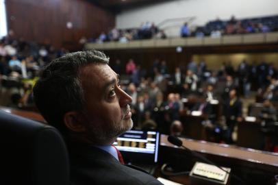  PORTO ALEGRE-RS- BRASIL- 31/01/2018- Líder do Governo Gabriel Souza (MDB), falando e apontando o dedo para Edegar Pretto, (PT), Presidente da Assembleia.FOTO JEFFERSON BOTEGA / AGÊNCIA RBSIndexador: Jefferson Botega