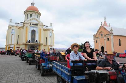  FARROUPILHA, RS, BRASIL (02/02/2016) Romaria Votiva no Santuário de Caravaggio, em Farroupilha. Religiosidade agradeçe pelo alimento, pelo trabalho dos agricultores.  Romaria Votiva 2016. (Roni Rigon/Pioneiro)