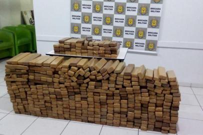 Brigada Militar prende dupla que transportava  cerca de 330 kg de maconha