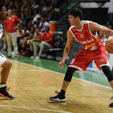  Duelo entre Bauru x Caxias Basquete pelo returno do NBB 10.