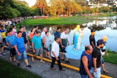  CAXIAS DO SUL, RS, BRASIL, 02/02/2018. Parque Municipal Demétrio Monteiro da Silva, o Parque da Lagoa do Rizzo, no bairro Desvio. Procissão em homenagem a Nossa Senhora dos Navegantes. (Porthus Junior/Agência RBS)