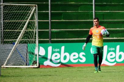  CAXIAS DO SUL, RS, BRASIL, 03/02/2018 - a equipo do Juventude treina para enfrentar o Avenida, segunda feira, pela 5ª rodada do gauchão. NA FOTO: goleiro Douglas. (Marcelo Casagrande/Agência RBS)