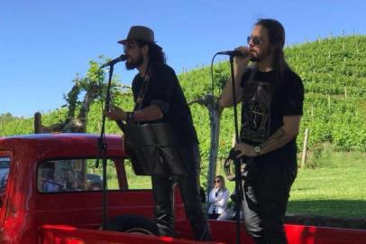 Banda Cave Acústica é atração no Carnavale da Miolo Garden