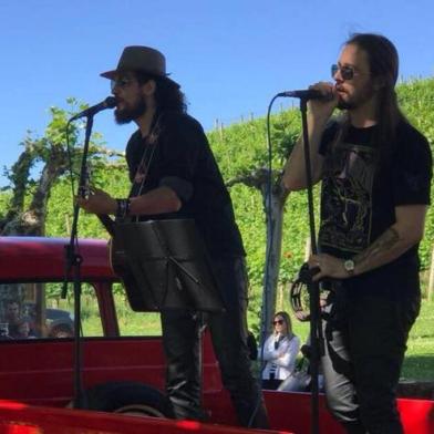 Banda Cave Acústica é atração no Carnavale da Miolo Garden