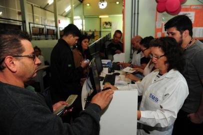  CAXIAS DO SUL, RS, BRASIL (05/02/2018). Prontuário Eletrônico. UBS do Esplanada implanta novo sistema de marcação de consulta informatizado.  NA FOTO, CLAUDECIR PESSOA CHAVES ATULAIZOU SEU CADASTRO.  (Roni Rigon/Pioneiro).