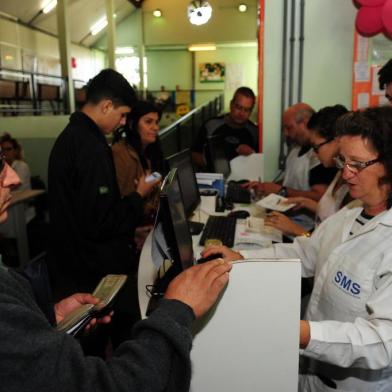  CAXIAS DO SUL, RS, BRASIL (05/02/2018). Prontuário Eletrônico. UBS do Esplanada implanta novo sistema de marcação de consulta informatizado.  NA FOTO, CLAUDECIR PESSOA CHAVES ATULAIZOU SEU CADASTRO.  (Roni Rigon/Pioneiro).