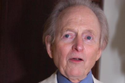  Tom Wolfe, no coquetel antes da palestra na UFRGS