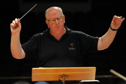  CAXIAS DO SUL, RS, BRASIL 09/03/2015Ensaio da Orquestra Sinfônica da UCS, regida pelo maestro Manfredo Schmiedt. (Felipe Nyland/Agência RBS)Indexador: FELIPE NYLAND                   